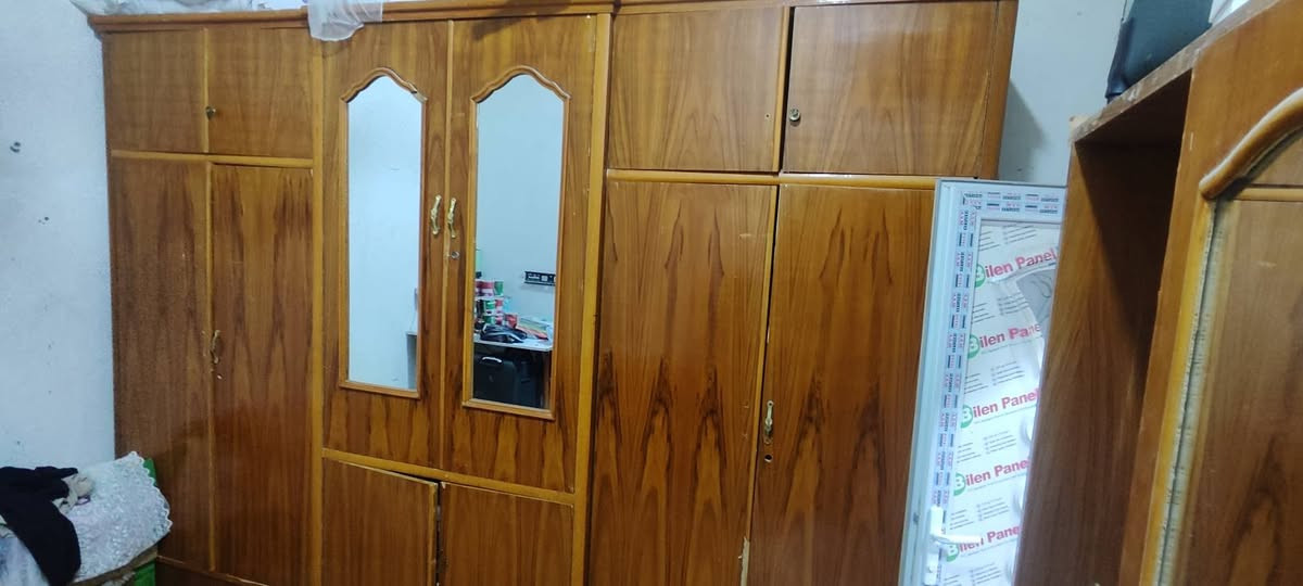 سلام عليكم 
للبيع غرفت نوم اخشاب تفصال عراقي غرفه حلوه مرتبه مناقصها اي شي بس طوك جربايه مرايه وجرارات يحتاجلهن يدات مكاني بصره كباسي سعر 900 وبيهه مجال محتاج واريد ابيعها ***********
