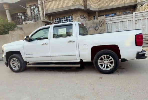 السلام عليكم
سلفرادو 2017 السياره جاهزه من كلشي 
8V 5300 
فور ويل 
باب طويل بدي قصير المرغوب 
شاشه كبيره 
تبريد منفصل 
كامره دواره 
دوشمه جديده 
تخم تاير جديد 
باتري جديد 
حداديه جديده 
السياره عليها ادامه كامله ماتصرف ولا دينار 
مابيها نقص ولا برغي 
حادث جانبي 
بجم كبس بلادي شركه 
ايرباك برده فقط 
رقم بغداد باسمي. شرط التحويل 
سنويه جديده لغايه 2029
السعر $185
‼️‼️بيع فقط فقط فقط 
مكاني بغداد  الكاضميه 
***********
