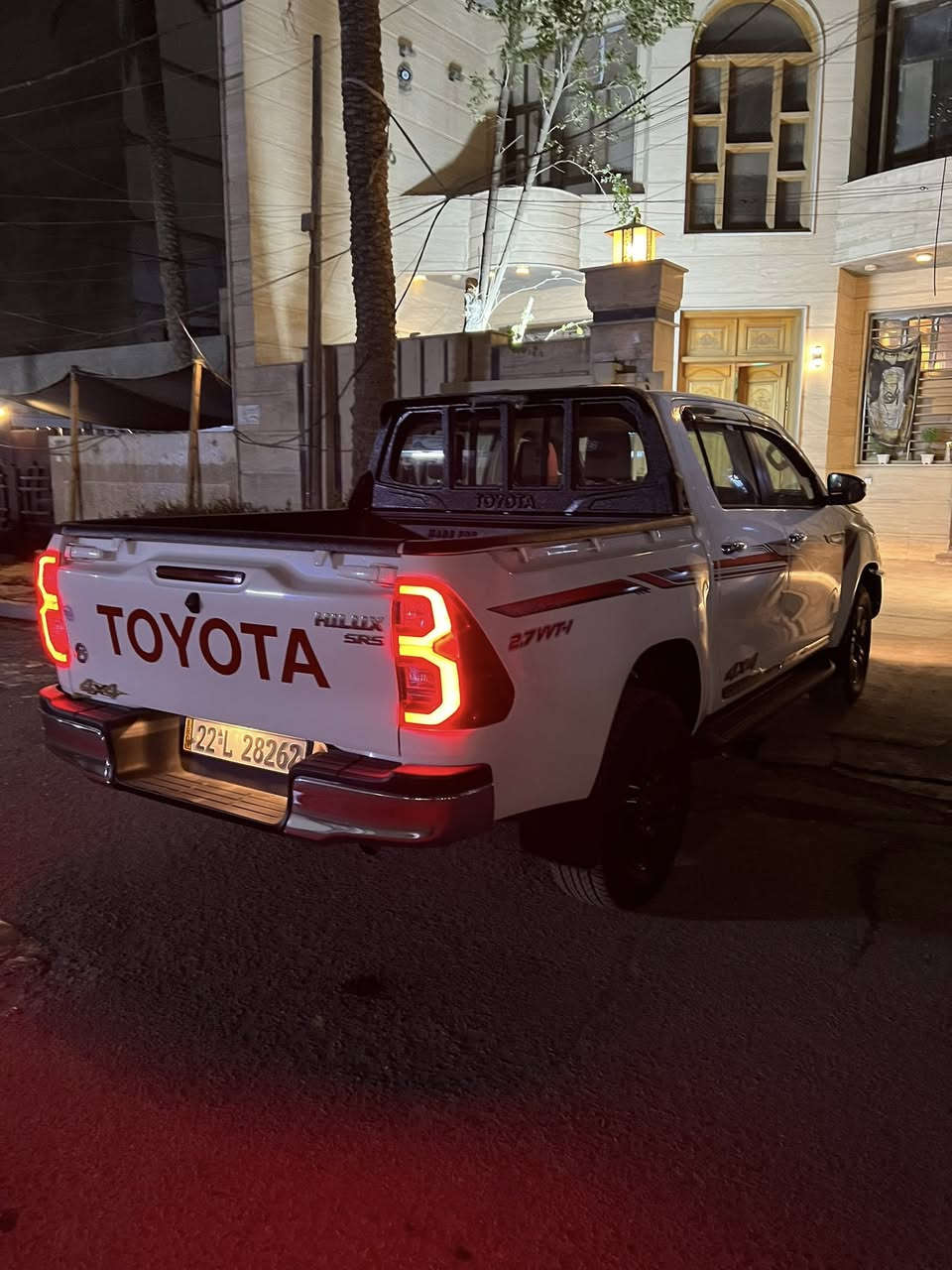 السلام عليكم بيكم هايلوكس 2025 فورويل 4سلندر بريم زيرو ماشيه الف فقط كفاله عامه من كلشي رقم اربيل تحويل او وكاله مكانها بغداد 
السعر ب 338 وبيها مجال 
رقم التليفون ***********
