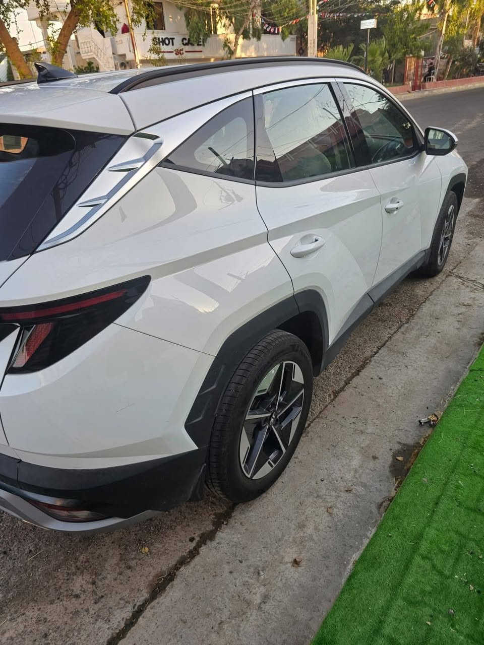 🚘✨ للبيع – هيونداي توسان خليجي 2025  

📍 المواصفات:  
✅ فرصة مميزة لامتلاك سيارة شبه وكالة  
🛡️ ماشية فقط 2000 كيلومتر – مشمولة بضمان الوكالة 5 سنوات  
⚪ لون أبيض – رقم مميز  
🚙 سيارة جديدة بالكامل – مواصفات عالية  
📦 جاهزة للتسليم مباشرة  

💵 السعر: 219 وبي مجال  
📞 للاستفسار: ***********  

#هيونداي #توسان #توسان_2025 #سيارات_العراق
