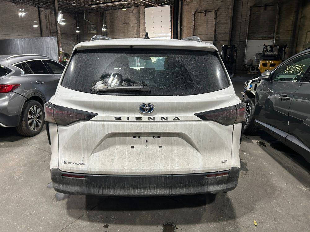 للبيع تيوتا سينا موديل 25 ماشيه 7000 موصفات  le سياره ضررها جاملغ بدون دواخل مصلح جاهز تدخل كتاب شهداء او تفتر ع اربيل سعرها مطروحه بالحره مصلح جاهز 265 السياره موجوده بالحره بشركة اسى  ***********
