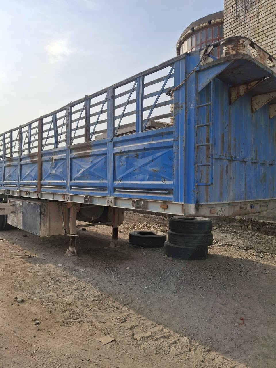 السلام عليكم للبيع كامله موديل ٩٥ محور طويل عربانه ١٣ و٦٠المانيه دناكير ١٤ شاصي ١٦ السعر ٣وربع وبيها مجال *********** مكان فلوجه
