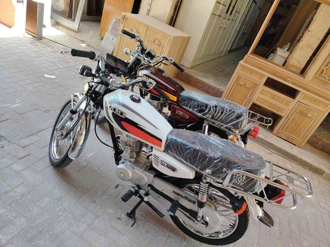 سلام عليكم دراجات ثنين للبيع اربعه كير مكفولات ثنينهن وشرط النضافه والفحص راح أذكر تفاصيل وتصل مكلف بنشر 
1،،، الحمره نامه برو موديل 2022 جديده كلش، اوراق أصولي، 
2،،،، البيضه نامه متياز موديل 2025 اوراق سكنر جديده كلش مكان ديوانيه مركز المدينه مكلف بنشر هاذا رقم صاحبهن ***********
