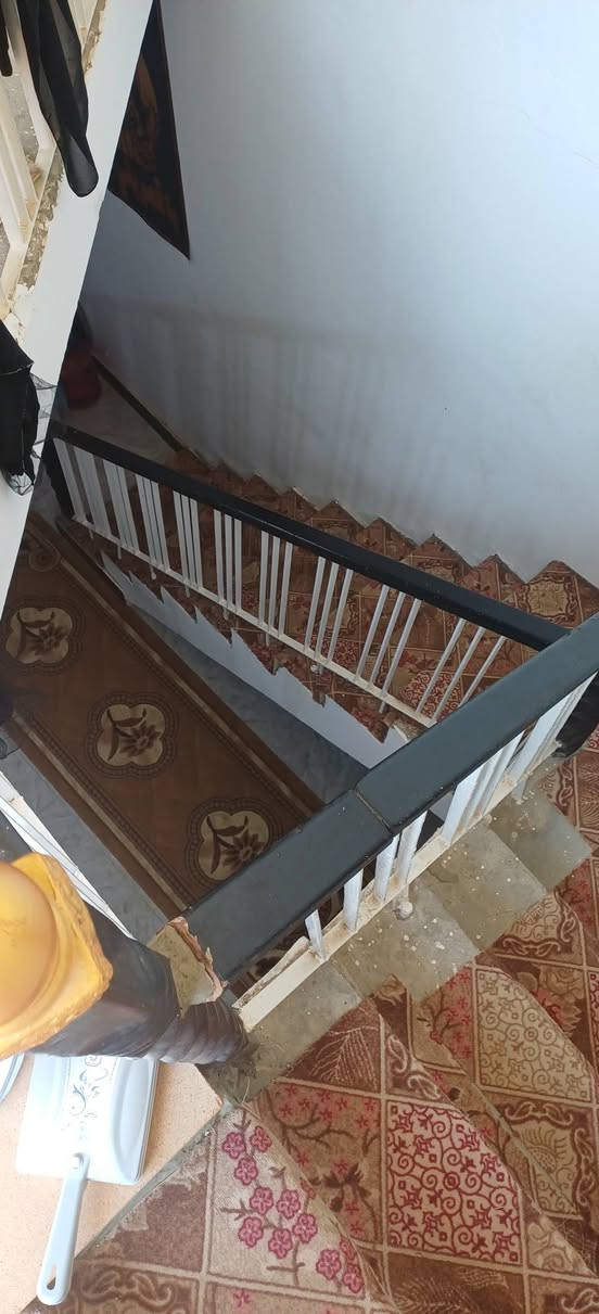 ياالله.السلام عليكم مشتمل المساحه 90متر مربع ركن.على3شوارع بيت جديد ونضيف مال عائله صغيره موضح بالصور والمقطع الفديو.المكان نزلت اللؤاء حنين مربع الجملون ثالث شارع.السعر(30)الاستفسار***********.ملاحضه البيت قبل 5اشهر كاعدين بي اكرر مال عائله صغيره
