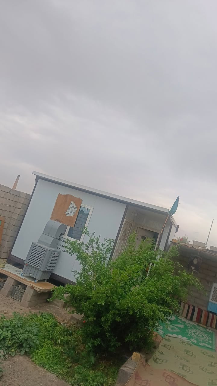 كرفان للبيع السعر مليون و ونص  وبي مجال المساحه اربعه هو ولصحيات ولعرض 3 هوه كدامك بصوره وتعال وشوف 
مكان سوق الشيوخ قرية النصر قرب مدرسة قانه
***********
