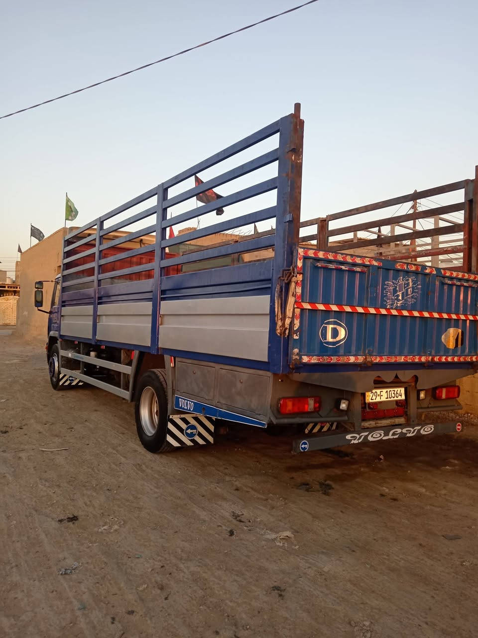 سلام عليكم فالفو عشره برغي موديل 2003 الطول سبعه وخمسه وتلاثين تبريد شغال رقم واسط انكليزي تحويل ٤ طن مكان بغداد جرف النداف قبل مدينت بسمايه *********** *********** ابوسجاد
