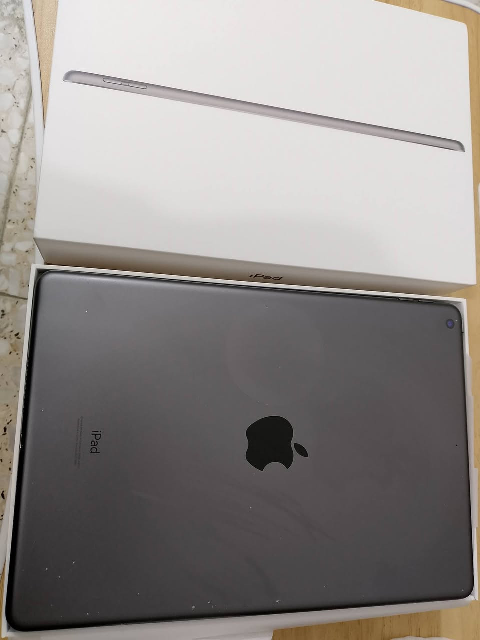 ايباد 9
ذاكره 64
بطاريه 84
مستخدم دراسه وخلصت وكلت ابيعه شغلي لابتوب
نظيف ممبدل بي اي شي تكدر تفحصه كل غراضه وحته غلاف الغراض موجود 
السعر : 240 وبي مجال بسيط 
العنوان: بغداد اليرموك 
واتساب : ***********
