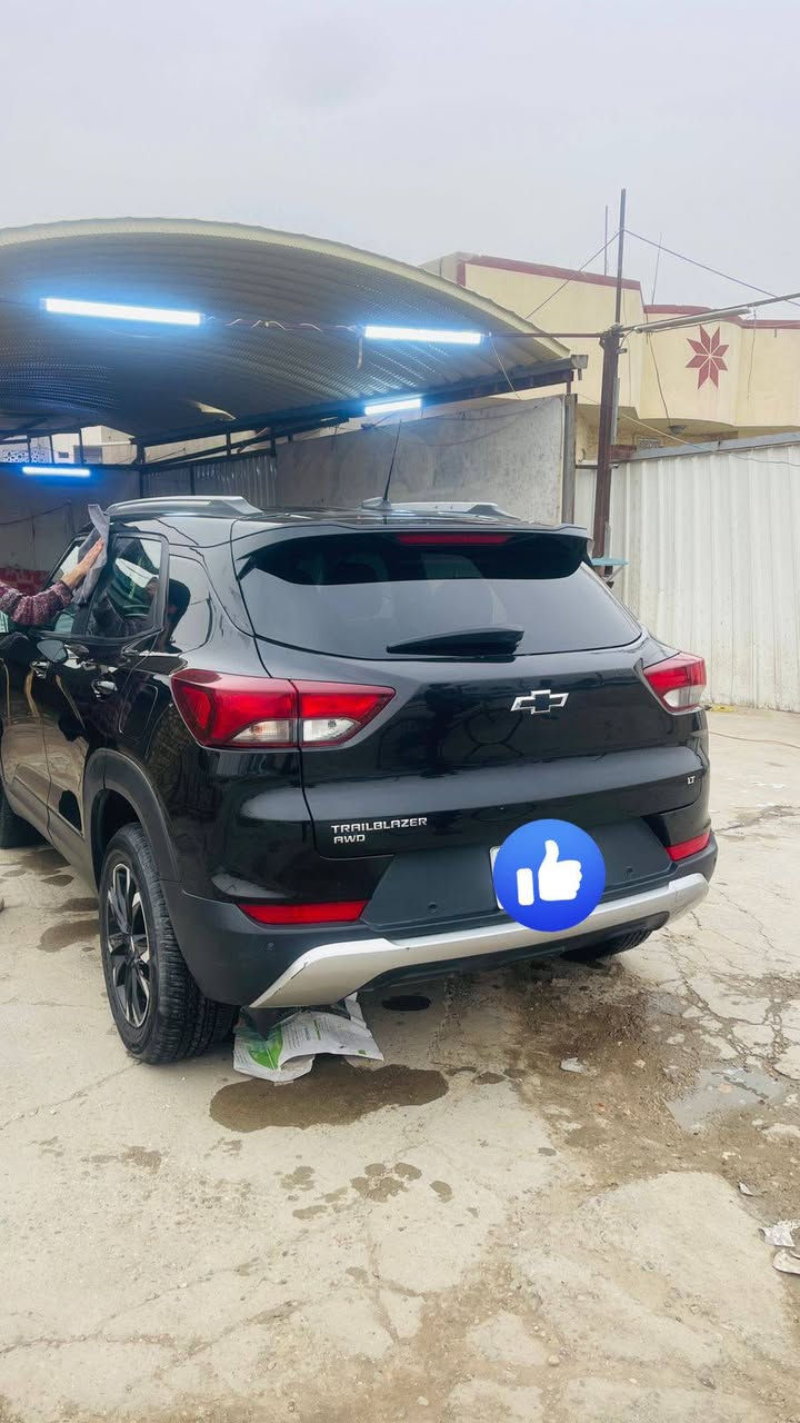 السلام عليكم
تريل بلايزر 2021 ماشية 38 الف رقم بغداد تحويل مباشر
للبيع  او مراوس

فول مواصفات  مكينة 1300 المرغوب

سيارة فور ويل awd

رادار توقف امامي مع مستشعر تحديد المسافة

رادارات جانبيه

رادار خلفي 

حساسات خلفية

هند بريك بصمه

بجم ليد  

عدسات زنون 

مخرج شحن تايب سي فاست جارج 

كشنات تدفئه 

شاشه كاربلاي وفول لمس
 
تحديد مسار

نقطه عمياء 

تشغيل عن بعد

سستم صوت 

كشن كهرباء 

انظمة قياده سبورت مود وعادي 

اوتو ستارت

نضام تراكشن
كروس سرعه
تخم تاير جديد باتري جديد 
#الحادث   دعامية امامية فقط بدون صبغ

#السعر 135 وبيها مجال بسيط او مراوس

مكان السياره بغداد   

للتواصل على الرقم ***********
