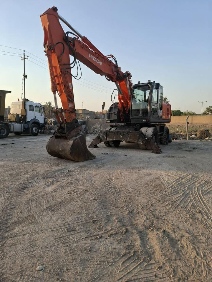 للبيع حفاره تاير جب 3قطع مكفوله كفاله عامه رقم سليمانيه باسمي 
مديل 2008حفاره جديده كلش 
***********
