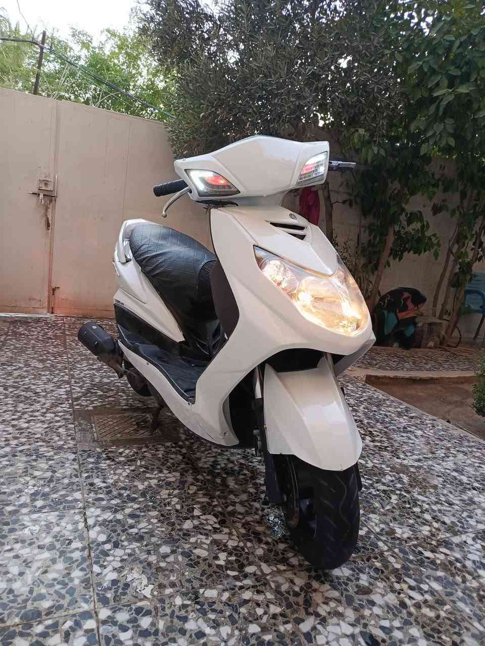 دراجة سكنس فحل ياباني نوزل خطين دراجة كفالة عامة اي نقص ما بيها كفراتها نضيفة كهربائيات كلها كاملة محركها بلادي لا نضوح ولا تبخير سعرها 600 مكاني الشعلة ***********
