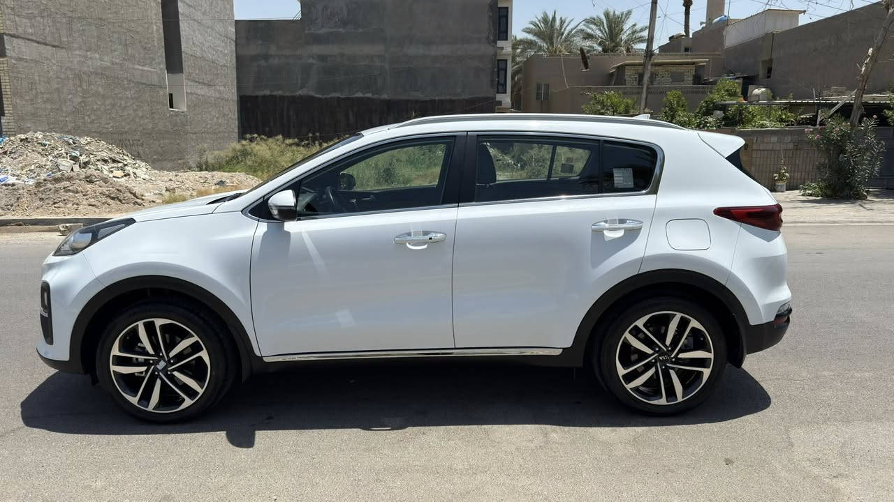 السلام عليكم
كيا سبورتج 2021 خليجي 
بصمة
كاميرا 
حساس امامي خلفي 
كشنات كهرباء 
شاشة كبيرة كار بلي اصل 
داخل حمصي 
جلد 
اشاير مري و ترحيب 
ماشية 40 الف حقيقي 
سيارة كاملة مكملة بيهة شخط اقل من شبر بالباب الخلفي عكس السايق متصلح بالكارت موجود بالصور 👇

السعر : 21,500 $ 
العنوان : السيدية 
وتساب و اتصال : ***********
