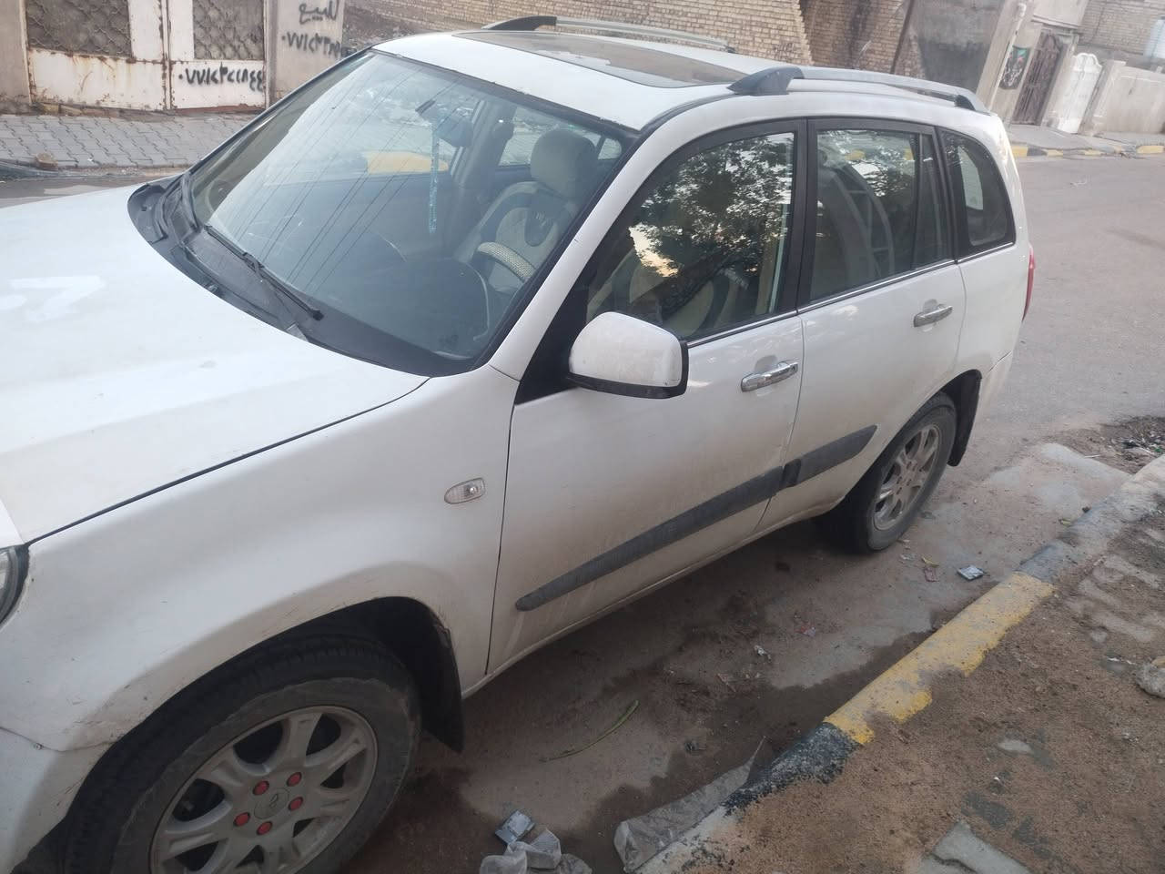 السلام عليكم
تيگو ٢٠١٢ شكل ال١٣ بلادية مامحورة كاملة السيارة سنوية لل٢٧ هزة تنتهي شهر السابع بسمي رقم بغداد انكليزي مكينة وكير نضيفات تبديل الدهن الاصلي كله بموعدة بانزين كله محسن عبوة جديده فيتبم جديد اصلي راديتر جديد 
شواصيها نضيفه تبريد تدفئة هيترات كله شغال 
 كشرها نضيف شوفه عينك لا فلاتر ولا صور قديمه وشويه وصخه اعذروني لان مطر البارحه 

نقوصاتها باغه مال مري صفحه اليمنة وكيج البانزين مرات يشمر بكيفه ويده صندوك 

رايدها ٦٤ وبيها مجال السيارة مايحتاجلها مصرف 

***********
