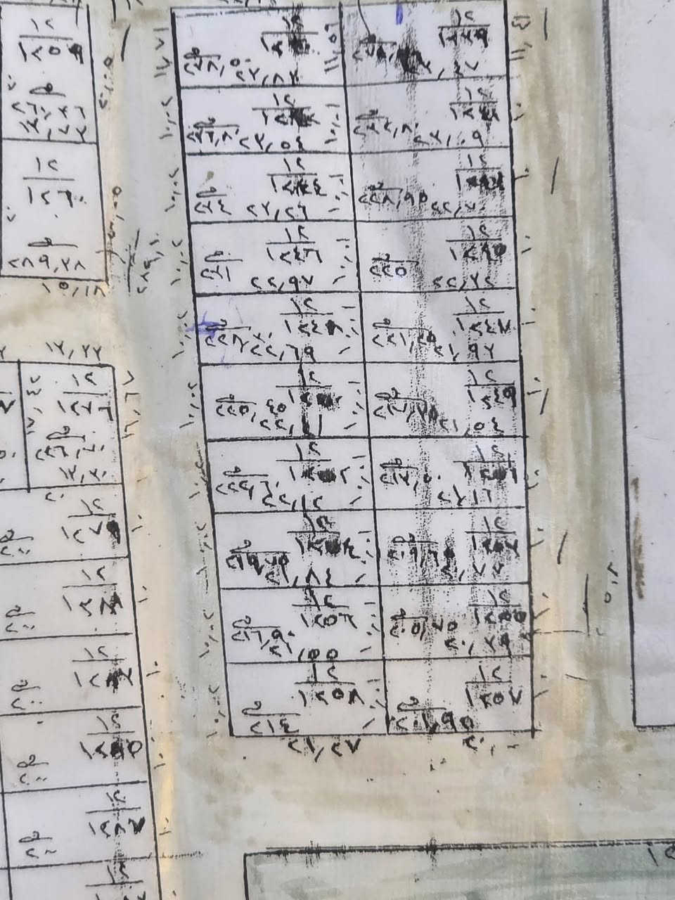 عرصه ٢٢٨م  على ساحه توزيع ديوان محافظه  للاستفسار مراجعه مكتب سيد ناصر الزاملي الواقع في حي الفرات شارع الصب خلف شركه حمورابي 
***********
