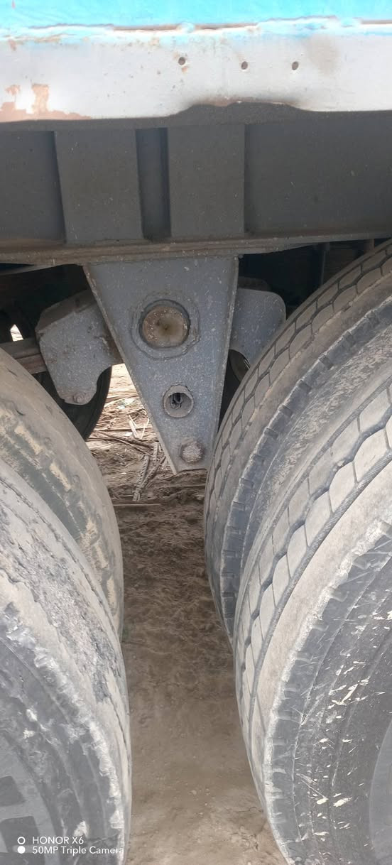 سلام عليكم عربانه بلوم محورين اجناب رتفاع ١٨٠ ومكفوله تخم تير كهربائيات ابريك كله جديد سعر ٦٠ وبيه مجال وتساب ***********
