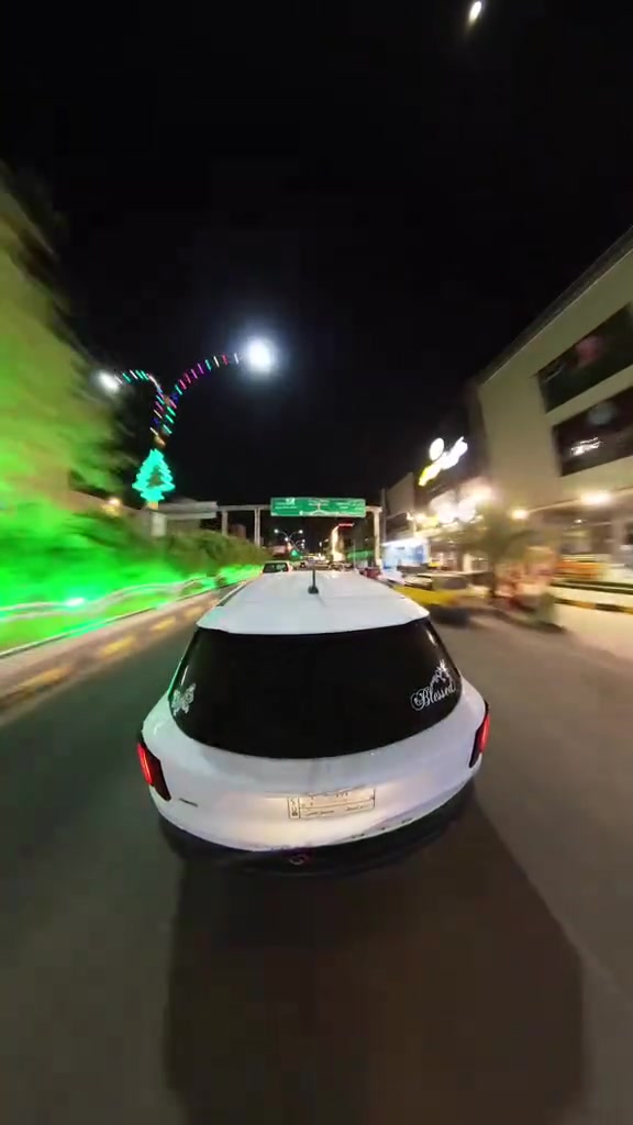 للبيع كامره Insta360 ONE X2 📸
كامره احترافيه 360 درجة، نظيفه جداً واشتغل عليها استخدام خفيف  الموديل: Insta360 ONE X 
 الحالة: ممتازه ما بيها أي عطل شخط ما بيها
 الملحقات: كامله وياها الستاند + الشاحن + الكيبل + العلبه
مميزاتها 
تصوير 360 درجة كامل
تگدر تصور كلشي حولك بدون ما يفوتك أي زاوية، وبعدها تختار اللقطة اللي تعجبك.
🎥 دقة تصوير عالية (5.7K)
فيديو واضح واحترافي مناسب لليوتيوب تفحيط ستعراض للسياره ولدراجه 
🎯 تثبيت خرافي (FlowState Stabilization)
حتى لو تمشي أو تركب دراجة، الفيديو يطلع ثابت وناعم.
🪄 العصاية تختفي (Invisible Selfie Stick)
يخلي الفيديو يبين كأنه مصور بطائرة درون ✈️ بدون ما تبين العصاية.
💧 مقاومة للماء
تتحمل لحد 10 متر بدون كفر، مناسبة للسباحة والمطر. 
صوت واضح 360°
بيها 4 مايكات تعزل الضوضاء وتعطي صوت نقي. تحكم من الموبايل عن طريق تطبيق Insta360 App تگدر تعدل الفيديو بسهولة.
بطارية قوية تطول وياك وقت زين للتصوير الطويل.
تعديل ذكي للفيديو بيها AI يخليك تسوي مونتاج سريع وتأثيرات جاهزة.
صغيرة وخفيفة سهل تحملها بأي مكان (سفر، طلعات، دراجة).
للاستفسار ***********
