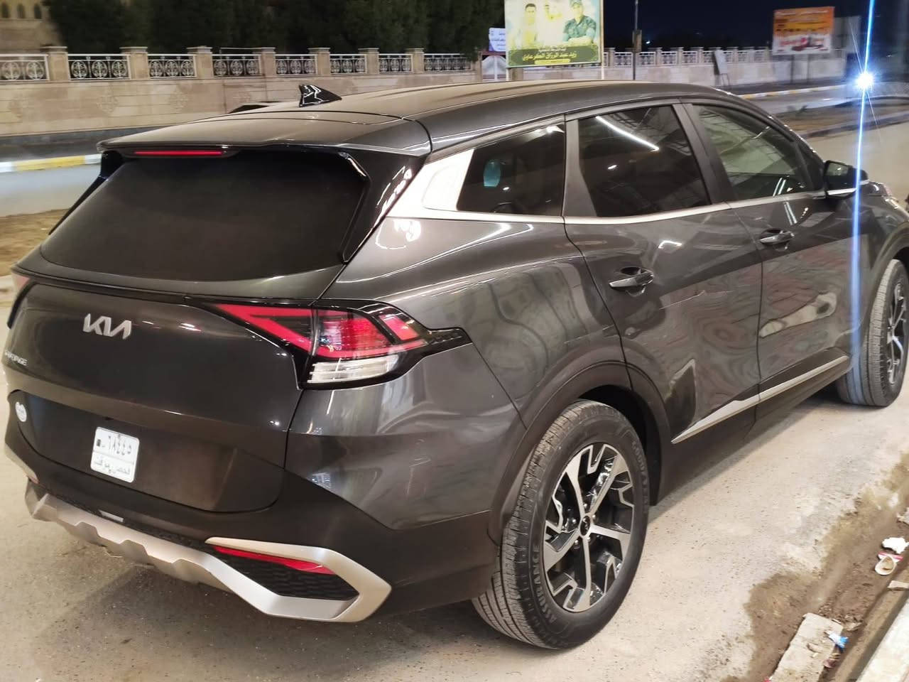 السلام عليكم بيع او مراوس حسب القناعة
سبورتج مديل ٢٤ فول مواصفات فئة EX ماشية ١٨ الف قابل للزيادة بدون رقم حادثه تقرير مياه امطار فقط بدون نسبة يعني حادث صاير بجم نازل مثل نفق شارع وشوتة ساحبة مي داخل للمحرك وبدلت نص محرك الجوة فقط بدون نسبة غرق ابدد  وسونار مرفق بالصور السعر ١٨٠ للإستفسار على الرقم ***********
