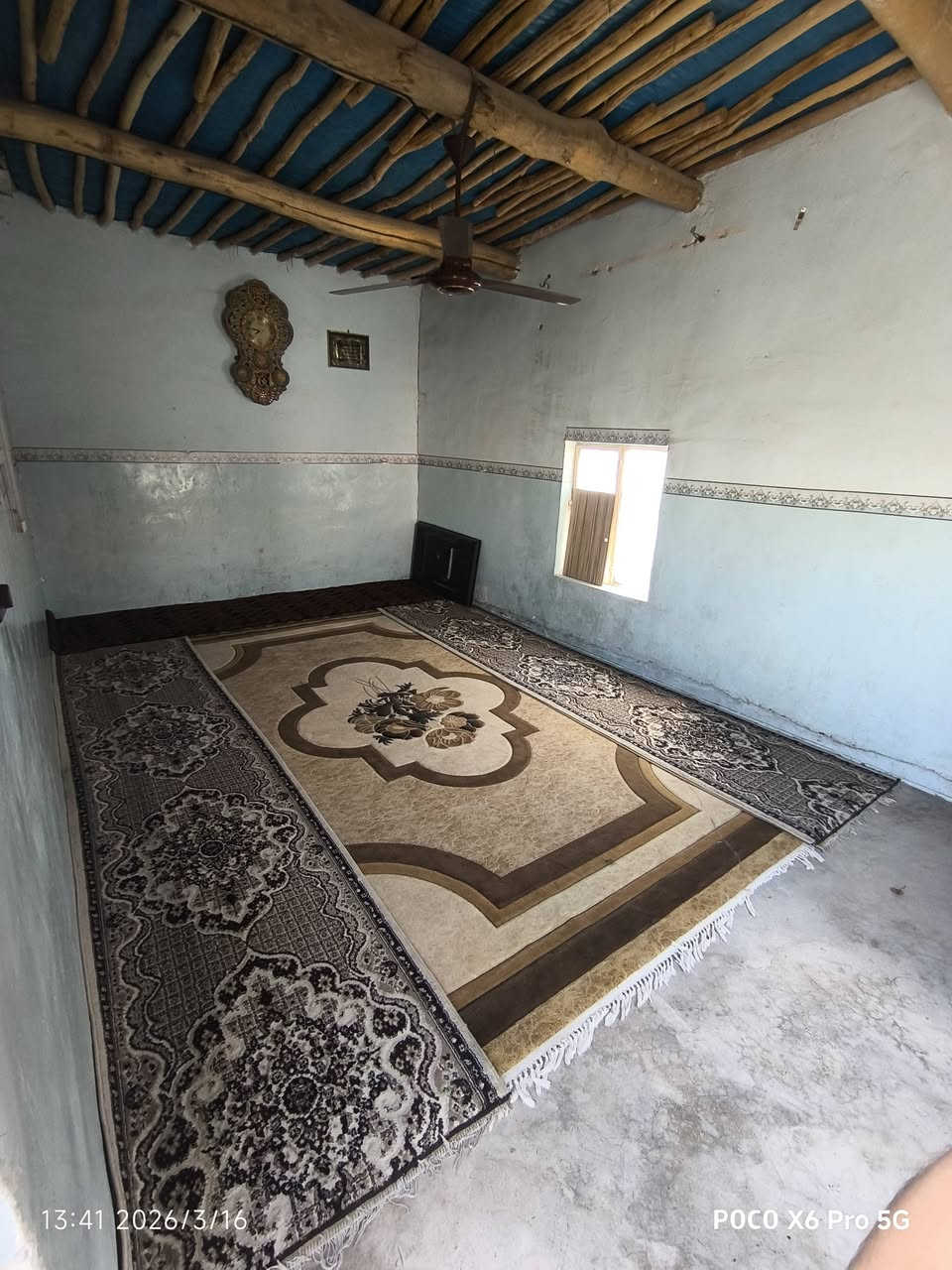 السلام عليكم دار للبيع تجاوز بيت مرتب مساحة فوك. 300. /3غرف وهول ومطبخ وربعه عل شارع صاير العنوان  حزيران المنسيه مقابيل التانكي الماء ***********السعر 18 وبي مجال بصيط
