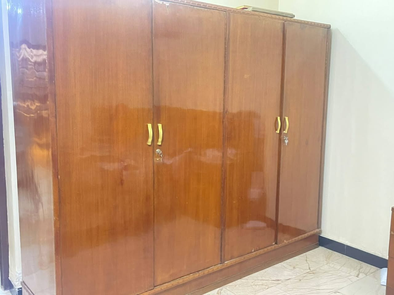 صاج داخل وخارج نظيفه مكانه بغداد السعر ٣٠٠ وبيه مجال ***********
