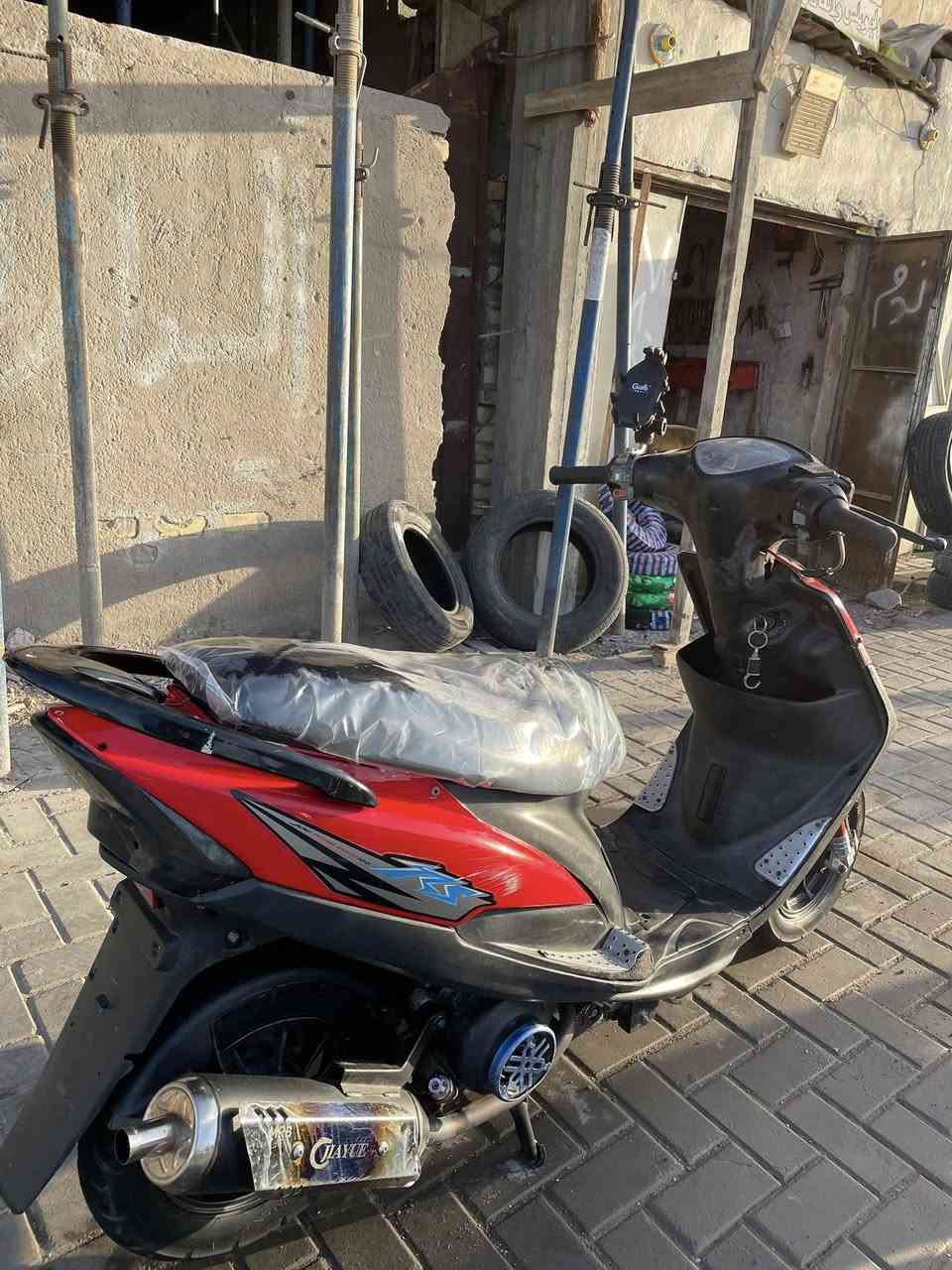 السلام عليكم 
ماكس عدله مفتوحه 49 غراضه كله اصلي كهربائيات كله شغاله نقصه فقط. اشاير البقيه كامله نهضه ومعدل دراجه نضيفه مالت بيت مامتعوبه وعليه تزويد 1- دبلات 2-كزوز3MRB-قبق فلاوين4- قطره دهن5-ويلات وهستوني شاد زرج تايرات السعر 650 وبيه مجال مكاني شارع التاميم قرب افران السوداني هـ***********
