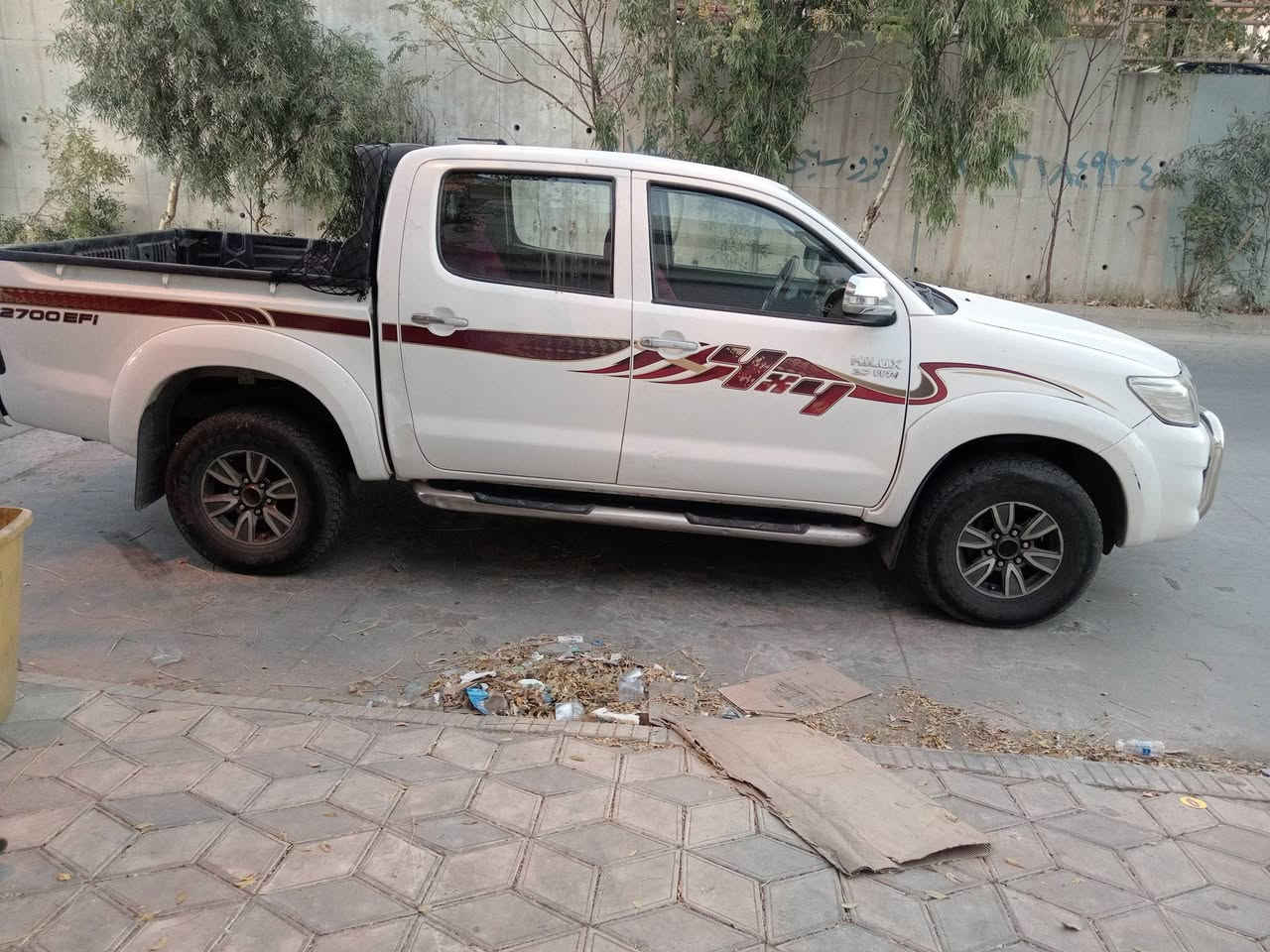 تویوتا هایلوکس  مودیل  2013دەبڵ  ئەکسل
 سوکان  ڤولیوم گێڕ عادی پارچەڕەش بە بێ لێدران
هەمووی لەسەرشەریکە ماوەتەوە  دووساڵە  لامە
بەناوی  خۆمەوە یە سەنەوی تازەیە تا 2030 
ڕەقەم  سلیمانی  
لەسلیمانم
ژمارەی موبایل  ***********
