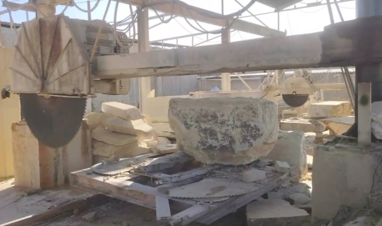 <يعلن معمل حلان الصميدعي >
عن تخفيضات هائلة بأسعار حجر الحلان 🪙🪙🪙🪙
يوجد لدينا كافة أنواع أطوال الحلان وبالقياسات المطلوبة

@حلان ابيض
@حلان اصفر
@حلان اخضر
للطلب والاستفسار يرجى مراسلة الصفحة الرئيسية
أو الاتصال على الارقام التالية
***********
***********
العنوان الموصل الكوكجلي قرب محطة تعبئة المعامل
يوجد توصيل لكافة مناطق الموصل والمحافظات
