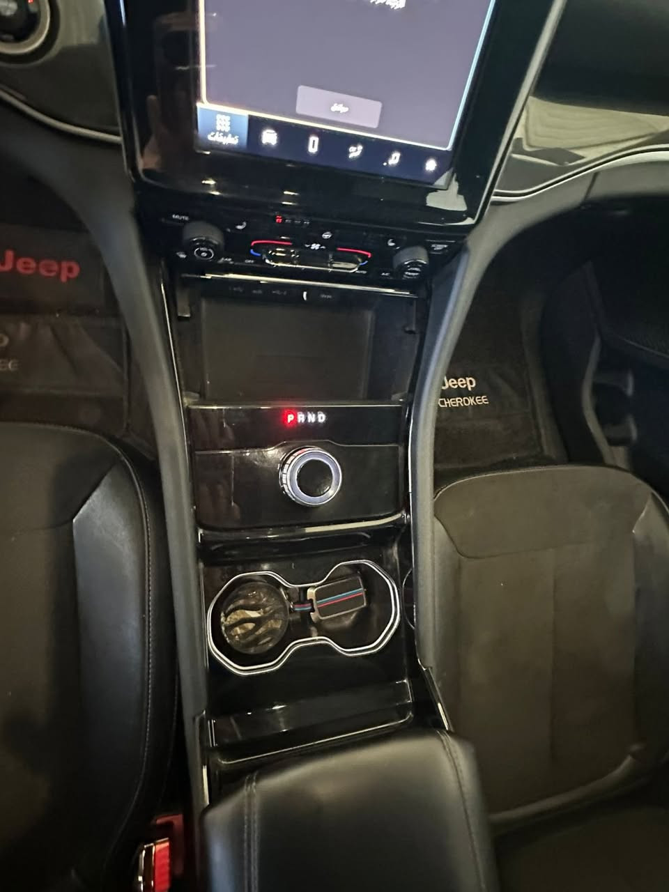 سلام عليكم اخواني واخواتي العزاء سياره جيب موديل 2022 وارد امريكي حادث جاملاغ و بنيد السياره جديده بمعنه الكلمه ماشيه                                66الف سياره بسامينه هزه جديده ارقام جدد سنويه بسمنه السياره جواها تخم تاير جديد صدر امامي خلفي  كير مكينه كفاله بحالت الوكاله 
المواصفات
رادار امامي رادار خلفي رادرات جانبيه+مري هيتر سياره تحديد مسار وقوف ذاتي كير ماوس 4كراسي تدفه و تبريد+جلد السياره 7راكب +تبريد 3قطع باب خلفي كهرباء سياره بصمه تشغيل عن بعد+كراسي خلفيه منفصل vip اربع بيبان دخول ذكي 
السعر 245ورقه بيها مجال شي بسيط 
للستفسار علا هاذا الرقم/***********
