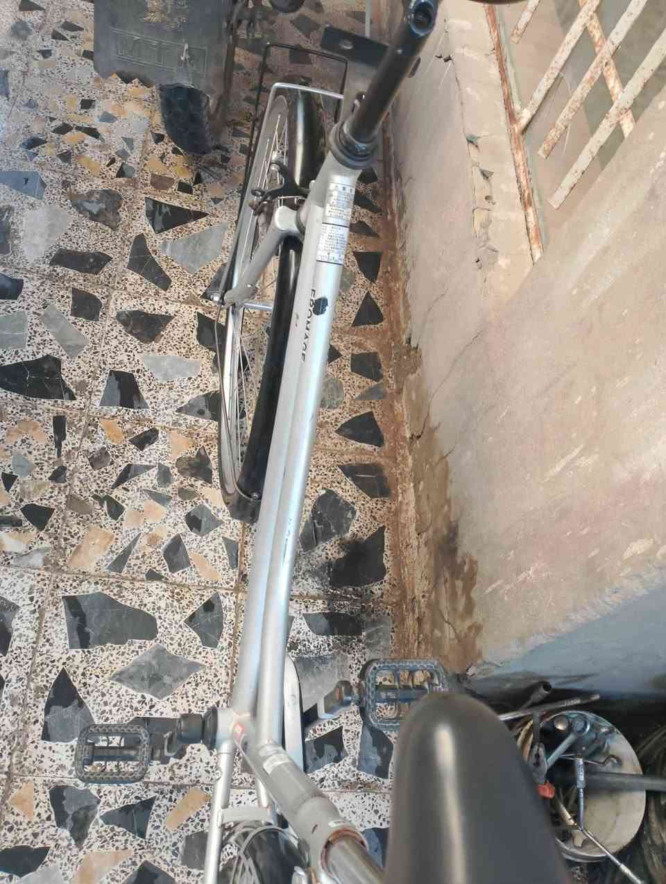 للبيع ب 90 وبي مجال خير من الله
مكان شطره شارع الكص 
للتواصل ***********
او مراسله عل خاص
ماعوزه شي موديل 16 اعتقد 
منغل مابدل بي شي حاويه
