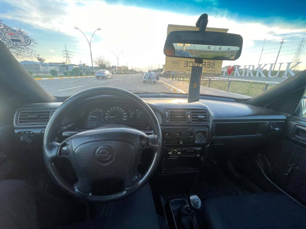 ئوبل فيكترا مووديل 1993محرك 18سنويه 29مسبوخ عام بدون خياس بدون ضريه كير محرك بشرط  صدر بشرط سياره بدون نواقص سياره جاهز ***********
*********** كركوك, العراق
