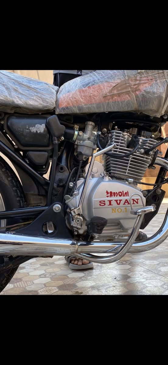 السلام عليكم دراجة 5 كير سيفان اصلي
موديل 22 اوراق اصولي مگمركة كاملة اذا تريد ترقمها 

مجفته تجفيت امانة الله مضبوط ومابيها شي +مبدل كابريتر

كهربائيات شغالات كاملات 

نقص فقط هورن مابيه

صالصنة كاتم شادلها والاصلية مالتها هم موجودة

السعر 575 الف وبيها مجال للشراي 

بابل 

***********
