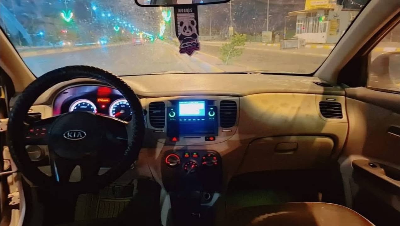 السلام عليكم
سيارة ريو ٢٠١٢ خليجي للبيع 
السيارة مكفولة عدا البنيد مفتوح نفسه 
محرك ١٦٠٠ كير اوتوماتيك. كير محرك شرط كله نظيف، تبريد ثلج 
السنوية بأسمي لغاية ٢٠٣١ 
رقم بابل دولي هزة جديدة
مصفره هيئة وغرامات 
المكان السماوة / قضاء الرميثة 
السعر ٨٠
 للاستفسار الاتصال على الرقم ***********‪
