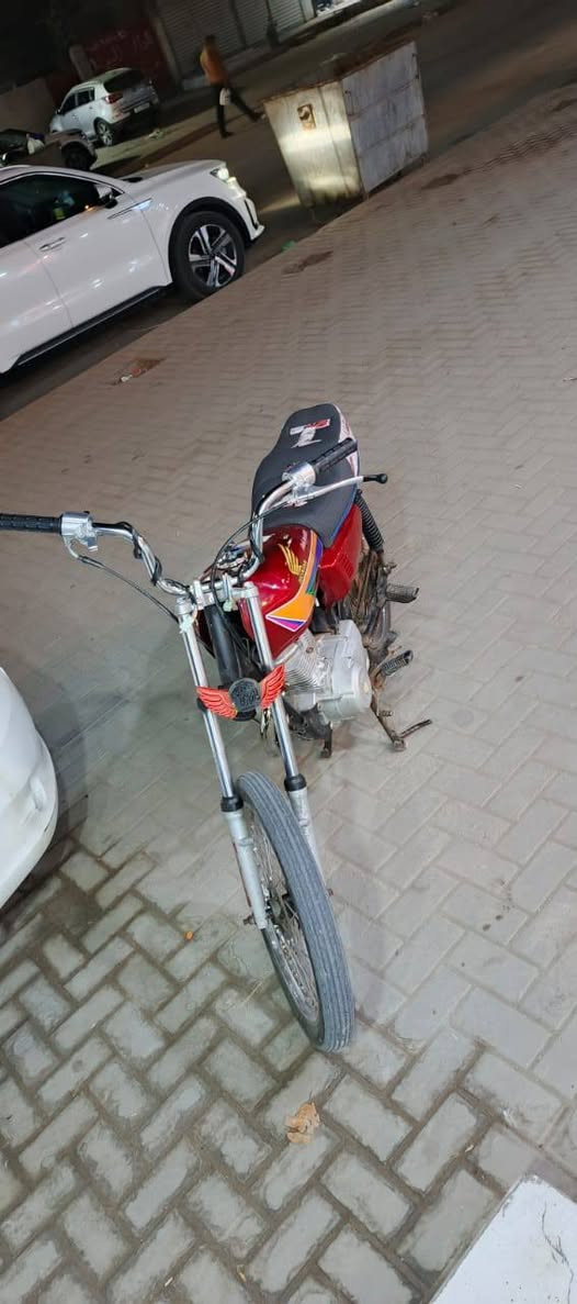 سلام عليكم دراجه نامه بلاد ادوات مكفوله عشاير دراجه جاهزه ربع ماذب عليه مكينه ماتسمعه شرط شرط عبالك طافيه كشن تفصال تانكي جديد يعني بس بانزين وتطلع مكاني بصره كرمه سعر 450 بيه مجال ***********
