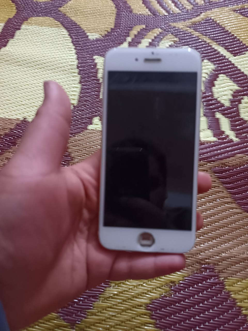 السلام علیکم آيفون 6 للبيع نقص بطاريه فقط توصيل موجود ***********
