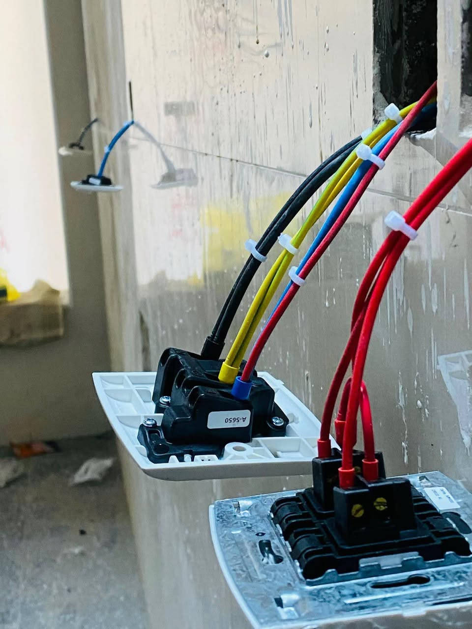 كادر الهندسي للتأسيسات الكهربائية والصحية العامة ***********
