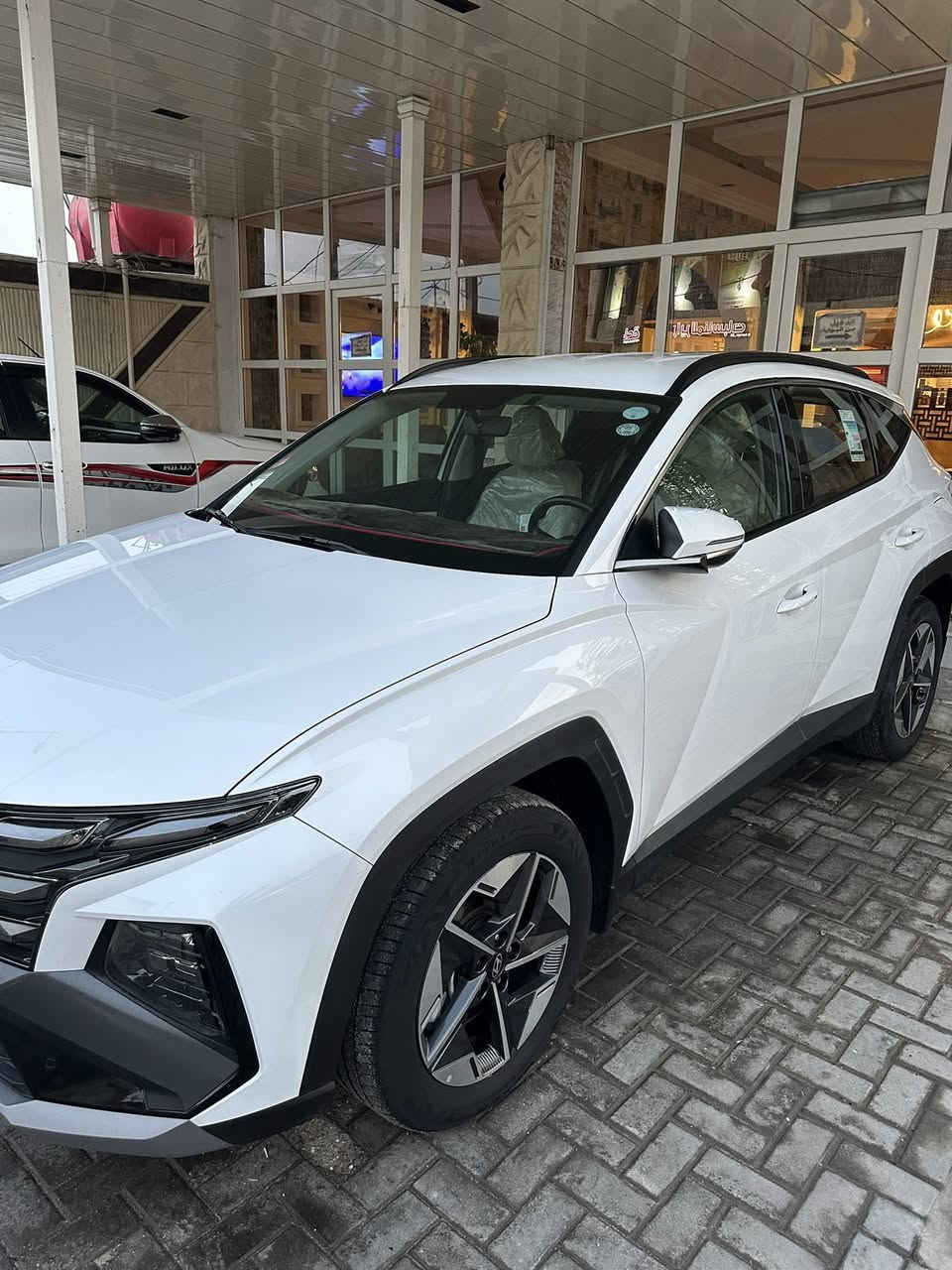 السلام عليكم توسان خليجي للبيع 2025
كفالة عامة بحالة الوكالة جديدة جداً
رقم اربيل 
السعر 223$ بيها مجال جداً جداً بسيط 
عنوان البصرة
للاستفسار ***********
موصفات 
بصمه عدد٢
تبريد قطعتين
شاحن لاسلكي 
اوتو هولد 
هندبريك دكمه
كامر دواره 
كشنات الامامية كهرباء 
حساس امامي خلفي
مانع انزلق 
لايتات LED مع تحكم برتفاع لايت
تثبيت سرعه 
محرك ٢٠٠٠ سمارت 
تشغيل عن بعد
