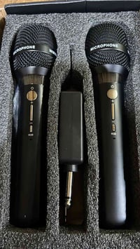 طقم ٢ مايك • إضاءة RGB • بطارية ٤٠ ساعة