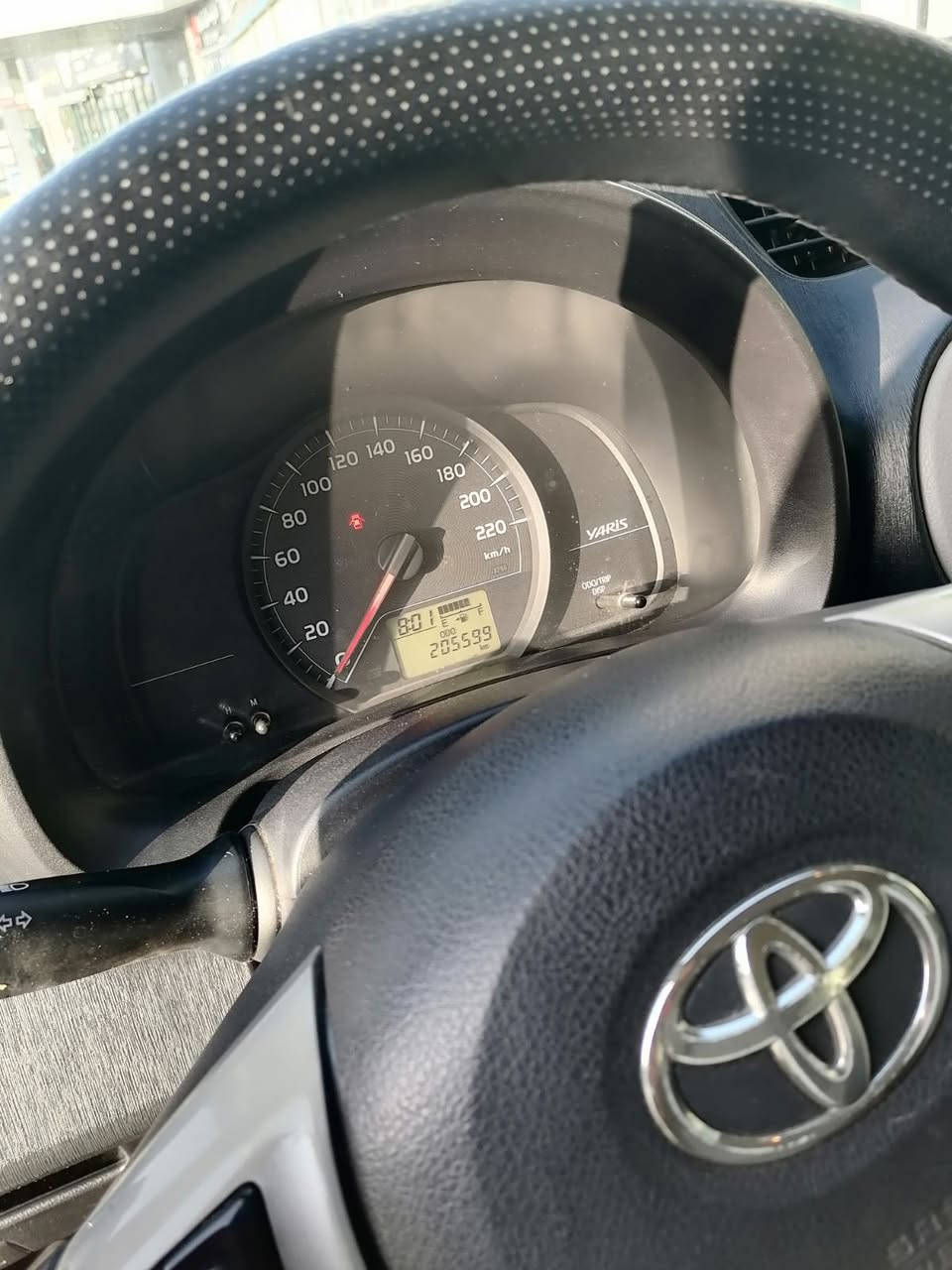 توێتا  یارس ٢٠١٢ 
ڕەنگ سپی سەدەف
نموونەیە لە جوانی 

لە شەریکەوە دوو دەستی کردووە و ٩ ساڵە لای خۆمانە
مەکینە بچووک

گێڕ و مەکینە و تەقە و ڕەقە و لە دەعامی بۆ دەعام بە ضەمان
دینارێک مەسروفی تیا نییە

دەعم  و شوخت و چاڵی نییە 

یەک بست دەرگای سەکن ساردە
چەمەلغی پێشەوەی سەکن چوار پەنجە بۆیاخی هەڵی یاوە بە هۆی دەمانچەی غەسلی سەیارە شۆردنەوە

١ ساڵە سەنەوی بەسەر چووە

نرخ 
104 گەڵا
موعامەلە

ڤایبر و سیم 
*********** السليمانية, العراق
