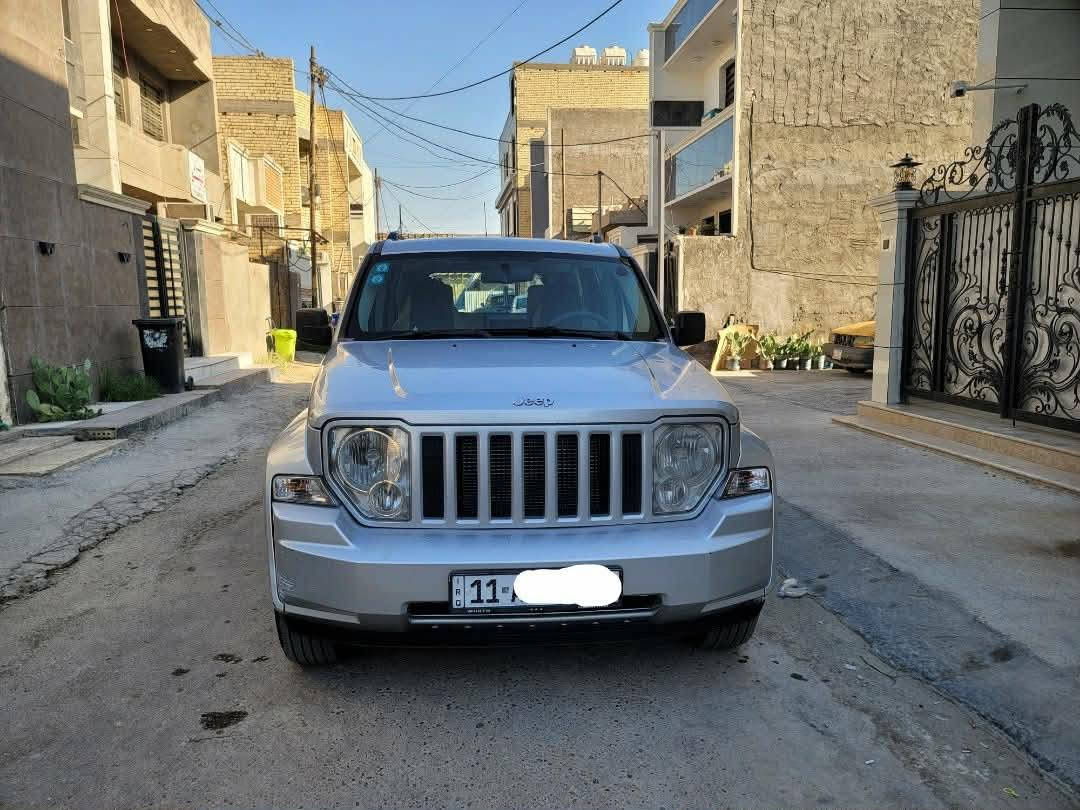 سلام عليكم جيب لبرتي 2008 سيارة بلاد مكفولة من ضربة أو صبغ فقط صبغ دعامات سيارة جاهزة من كلشي سعر 105 وبيها مجال بسيط  عنوان بغداد هذا تلفون غير متواجد عل فيس ***********
