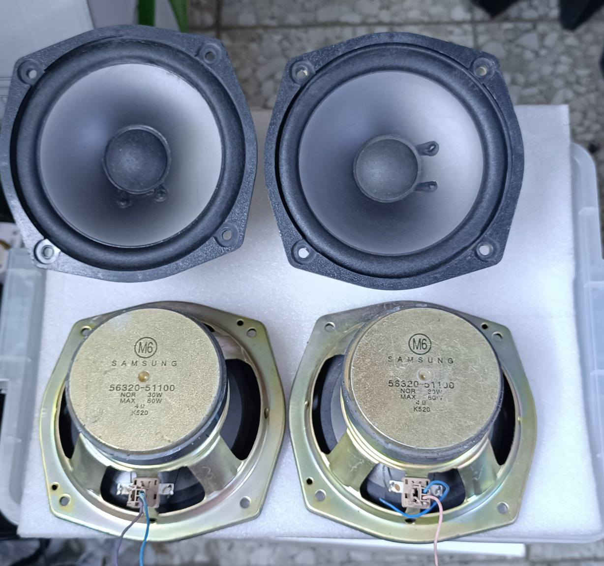 عندي تخم 4 سماعات نظافه فول حجم 6 انج 4 اوم 60 واط سامسونك تفصيخ اصليات التخم سعره 45 مع التوصيل 
بغداد ***********
