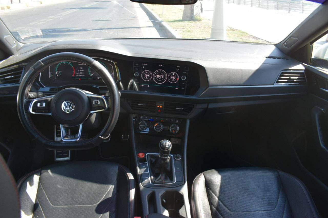 السلام عليكم شباب 
جيتا 2019 GLI اوتوبان فول مواصفات محرك 2000 توربو [ السيارة كير عادي ] 🚀 قطعة وحدة صبغ 
رايدها 155 وبيها مجال ( بيع فقط )
تواصل خاص او واتس اب ***********
مكان السيارة بغداد
