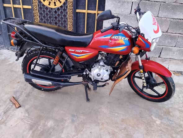 السلام عليكم 
درجه بوكسر 20 بعقوبه 
دراجه خير من الله نكره وحده 
1600 بيهه مجال بسيط
متواجد فيس 
***********
