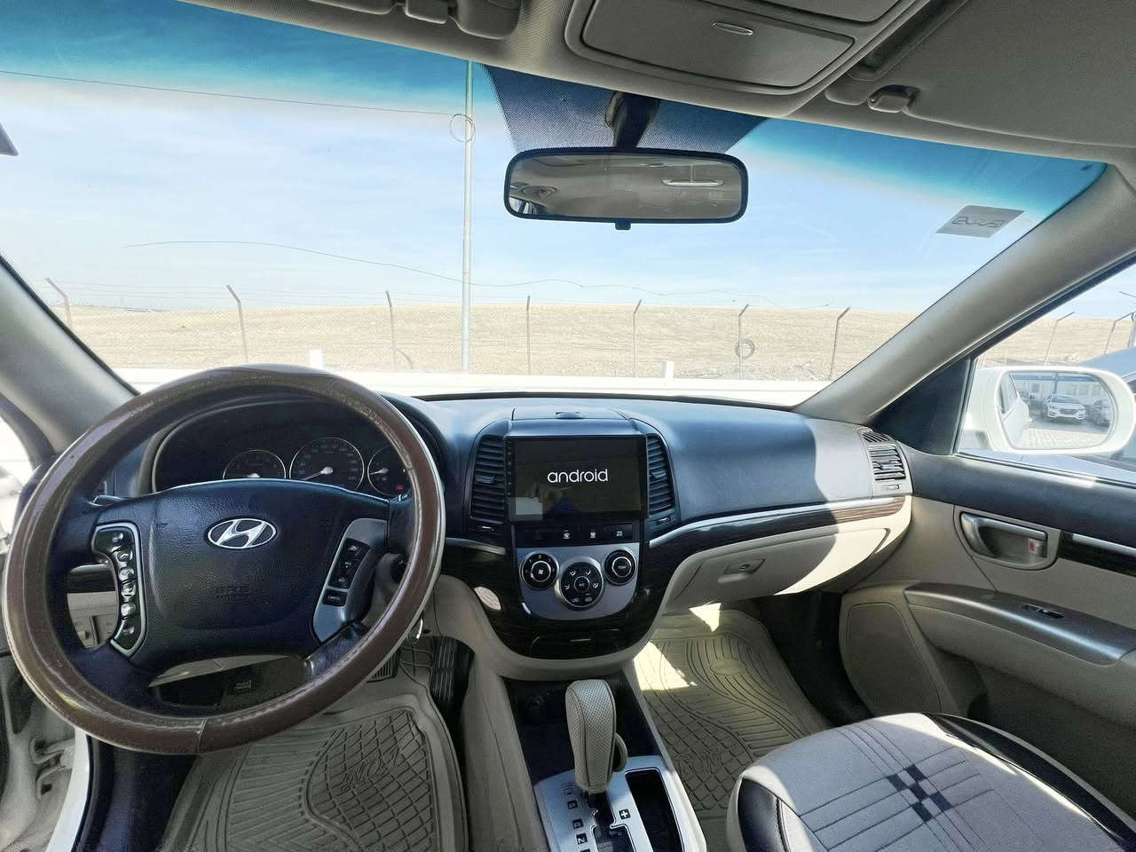 السلام عليكم عندي سنتافي 2012 فول بس بدون بصمه بها قطعتين صبغ وبيع كربون بنزين رقم سنويه جديد رقم نينوى مكاني اربيل السعر 140 وبيها مجال للطيبين شيء قليل وهذا رقمي بس بيا واتساب(***********)
