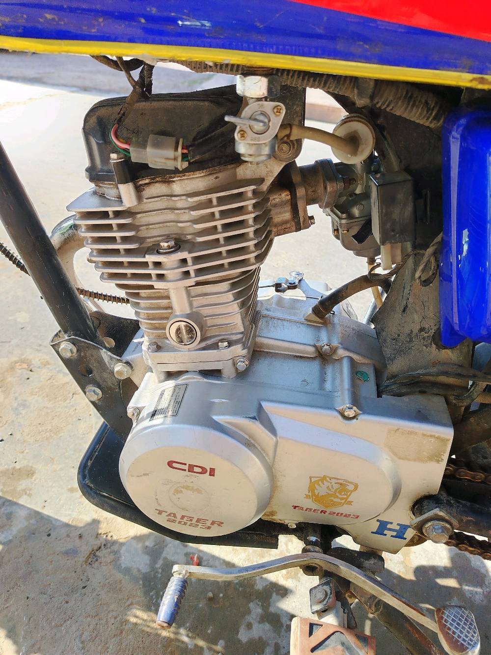 تايكر 23 مرقم كامل رقم نينوى محرك ما مفتوح
العنوان فلاح الثانية ب ضهر دائرة المرور 