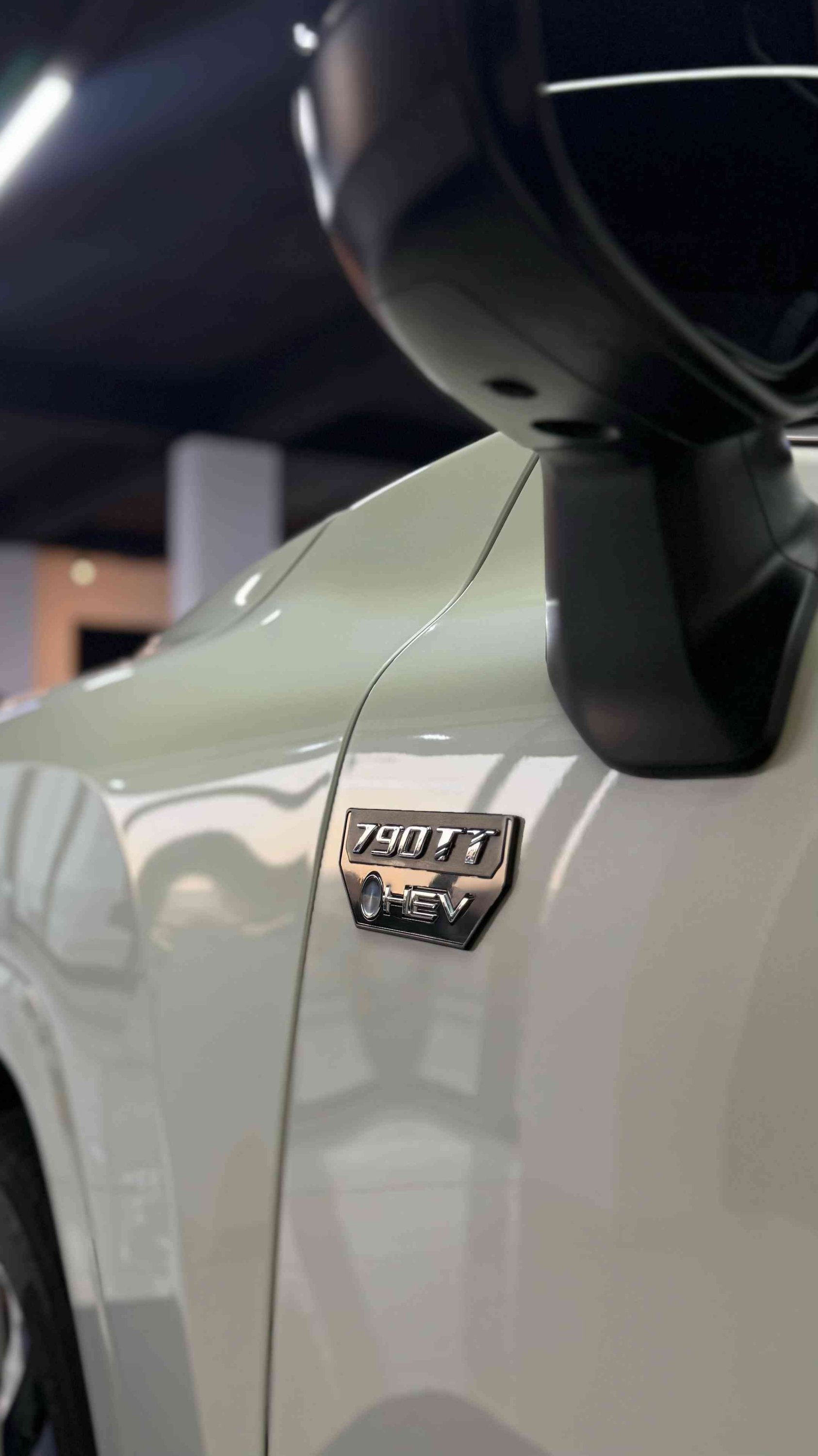 Toyota-land cruiser 2025 clean title VX twin turbo hybrid Full option 12,000 km white & yellow Call for price: *********** ***********

