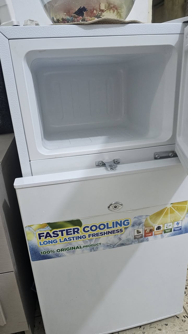 ثلاجة نظيفة جدا حجم صغير للبيع بسعر 75 الف 
للاستفسار الاتصال بالرقم ***********
