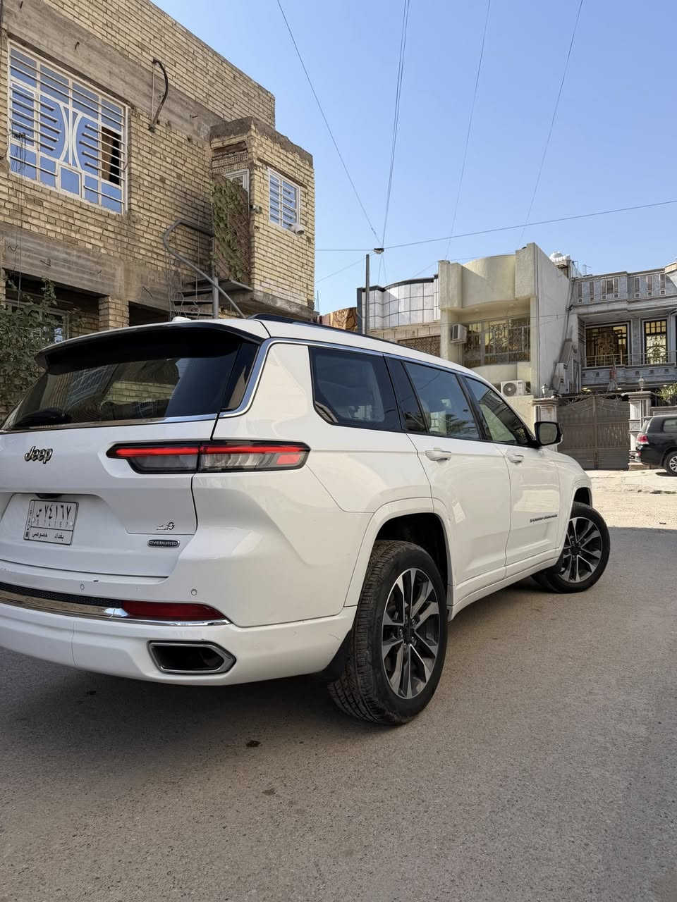 سلام عليكم 
جيب كراند شيروكي ٢٠٢١ محرك ٦ سلندر
Jeep grand cherokee L 3/600 white 

#الضرر بجم مبدلل بنيد وجاملغات فقط كلير

#المواصفات
فتحه سقف بنوراميه-1
شاشة 📺-2
ابل كار بلي &اندرويد اوتو-3
سستم سماعات 🔊 ماكنتوش-4
مري شفط -5
كشنات تدفئه-6
كشنات تبريد-7
دخول ذكي -8
بصمه اربعه ابواب-9
رادارات 360 درجه-10
فورويل كهربائي-11
 اوتو بريك سستم-12
قياده آلية-13
اوتو ستارت سستم-14
3️⃣ قطع تبريد-15
تدفئه كشنات خلفيه -16
تنزيل الجام من خلال البصمه-17
اناره داخليه محيطيه-18

ملاحظة 📝 
السياره بدون جكات+الجاملغات فقط كليرر

السياره كلشي مناقصه ونضيفه مكفوله من كير ومحرك كشره نظيف 🧼 
للاتصال.  ***********&***********
#السعر
32,500الف دولار 💲
