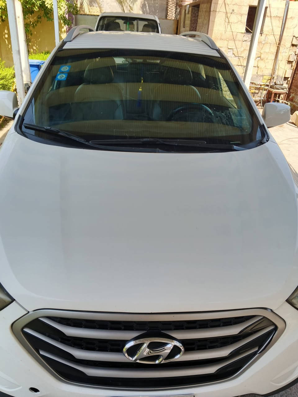 اسلام عليكم 
توسان موديل ١٥ امريكي خير من الله نضافه ضربه جاملغات وبيها سونارات اثنين  
رقم ***********
