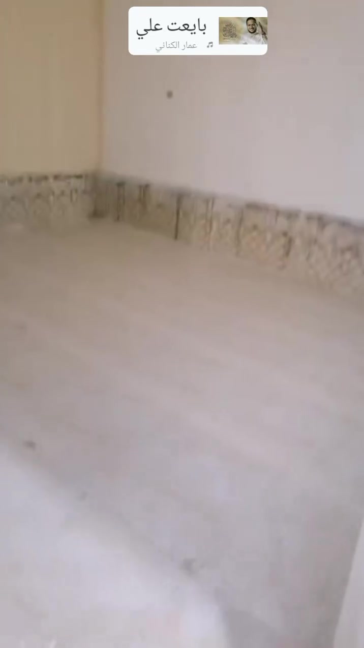 بيت للايجار 
شارع الروف مستشفى التركي مقابيل مجمع الأطباء 
غرفه وصاله وديوانيه ومطبخ وصحيات 
ومناور البيت نظيف 
لتواصل ***********

