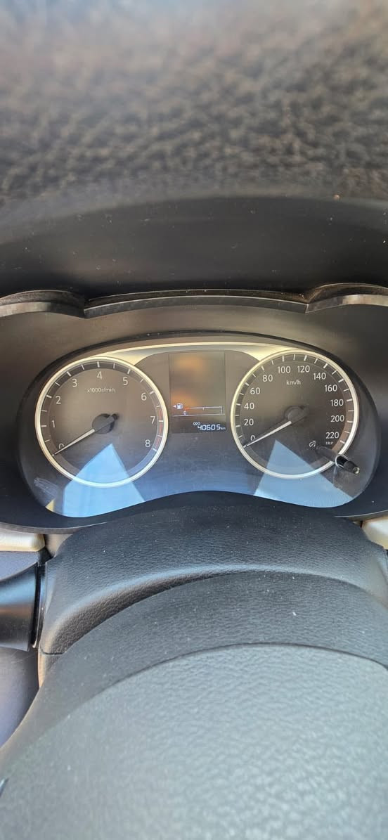 نيسان صني 2021 مكسيكي ماشي 40,000 سيارة كفالة من كلشي ضربة صبغ حدادية مكينة تبريد كله محسن تكسي ما مشتغلة رايده ١٢٥$ وبيه مجال ***********
