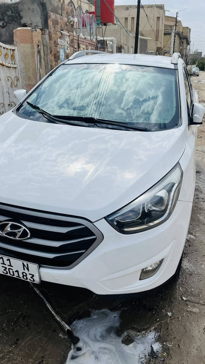 السلام عليكم  

توسان 2015 سابقا خليجي مكفوله  السياره 
نص فول السياره   مكينه 2000 دوش 
حداديه باتري جديد 
السنويه منتيهه
بااسمي السياره 

اخوان السياره بيه صبغ بسبب حادث صار  بيه. واصلحت 
 صور الحادث موجوده   
بيه باب مبدله باب السايق وجاملغ 

السعر 122 وبيه مجال 

مكاني بابل قضاء القاسم 
***********
***********
