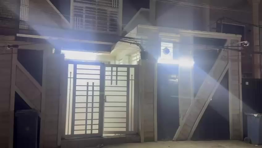 للبيع  ٨٥ متر  طابوملك صرف طابقين  الواجه ٧  ونزال ١٢🍀 ونص مدخلين يحتوي على استقبال ومطبخ وحولي🍀 ولملحقات  وثلاثة غرف نوم البيت جديد فول يباع مع الاثاث🍀  الشعب الديوان  السعر ١٤٥ مليون وبي مجال بسيط 🍀 ☎️***********🍀
